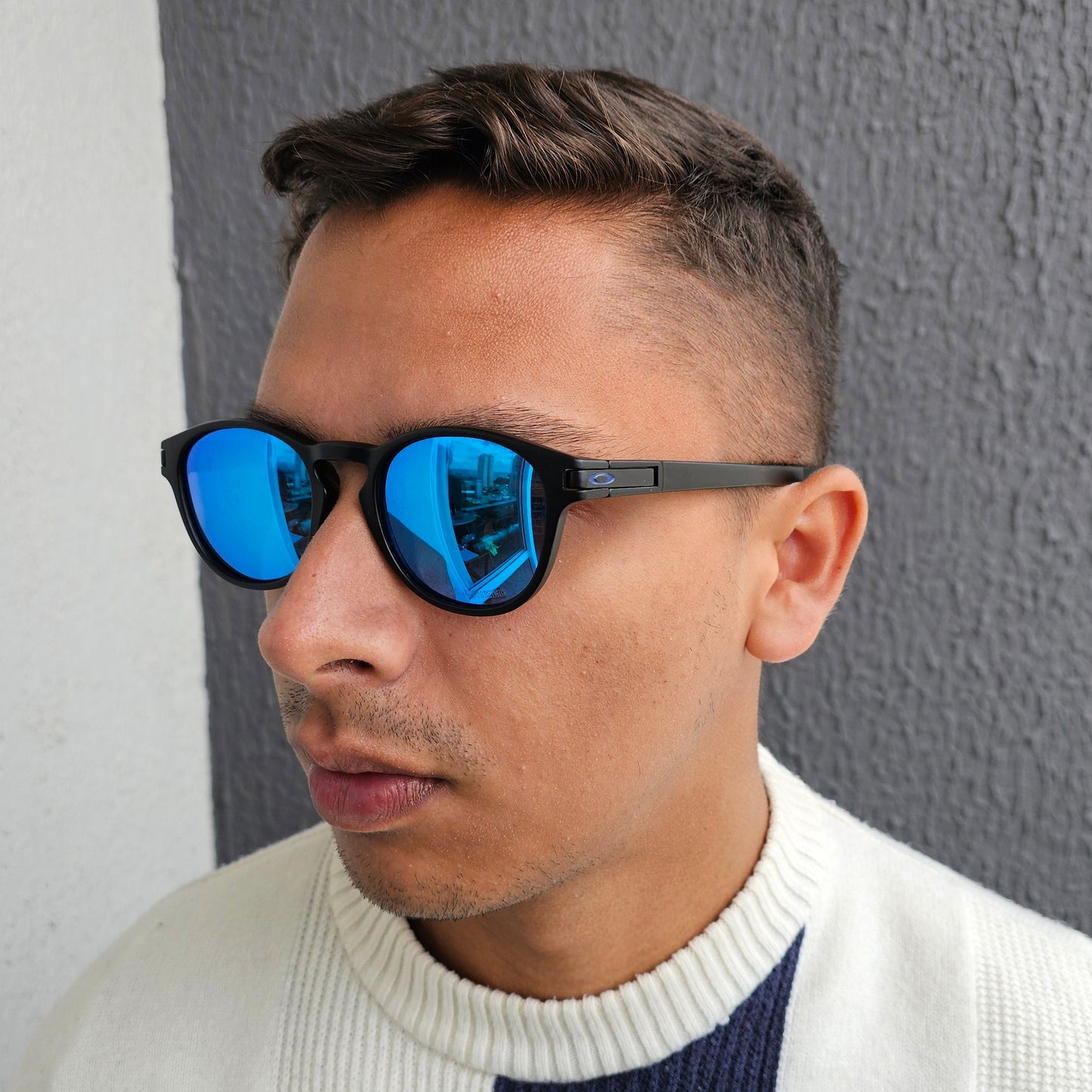 Latch Armação Preta