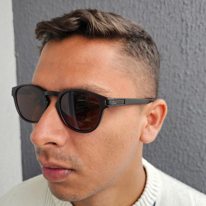 Latch Armação Preta