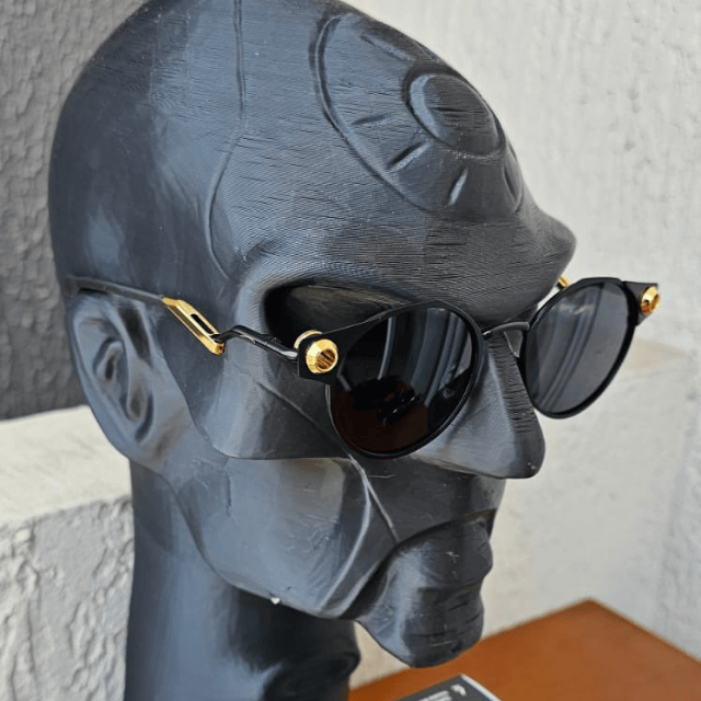 Deadbolt Armação Preta e Dourada