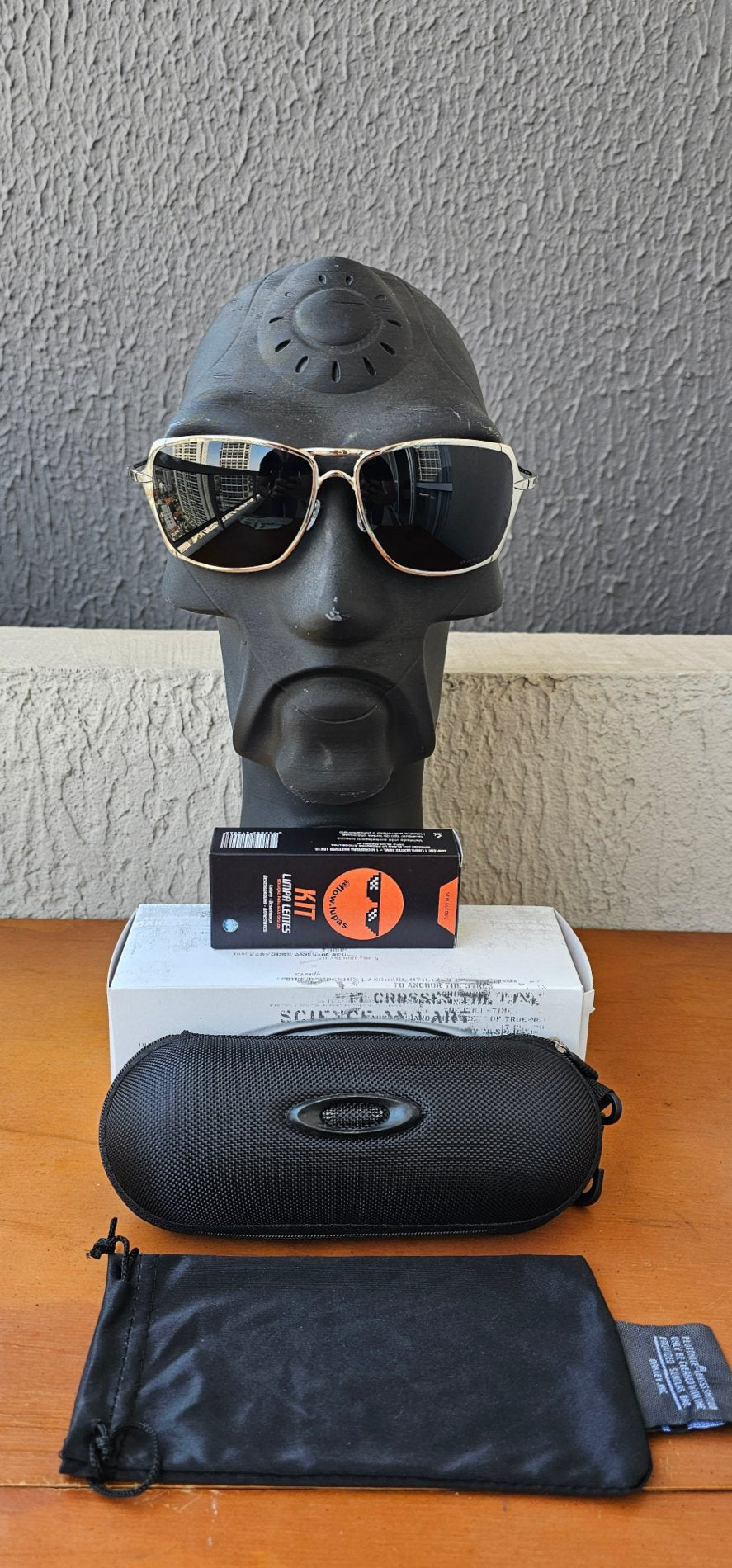 Inmate Armação Prata -  Lentes Black