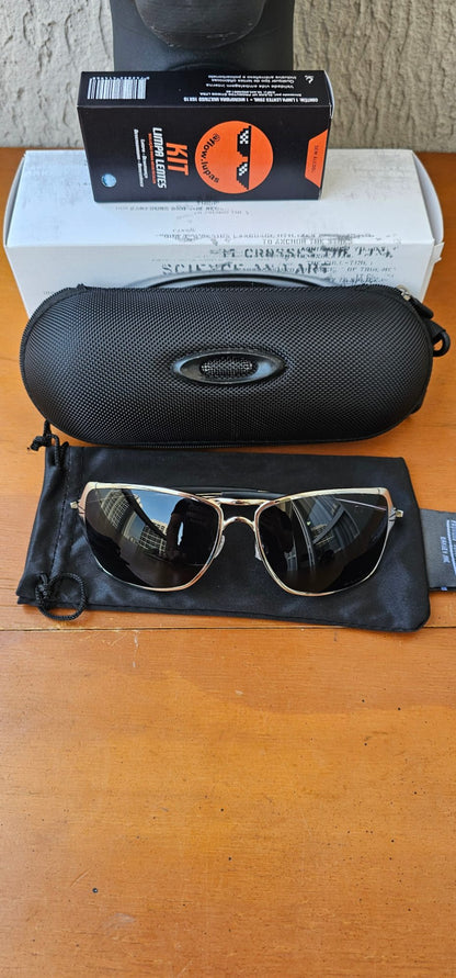 Inmate Armação Prata -  Lentes Black