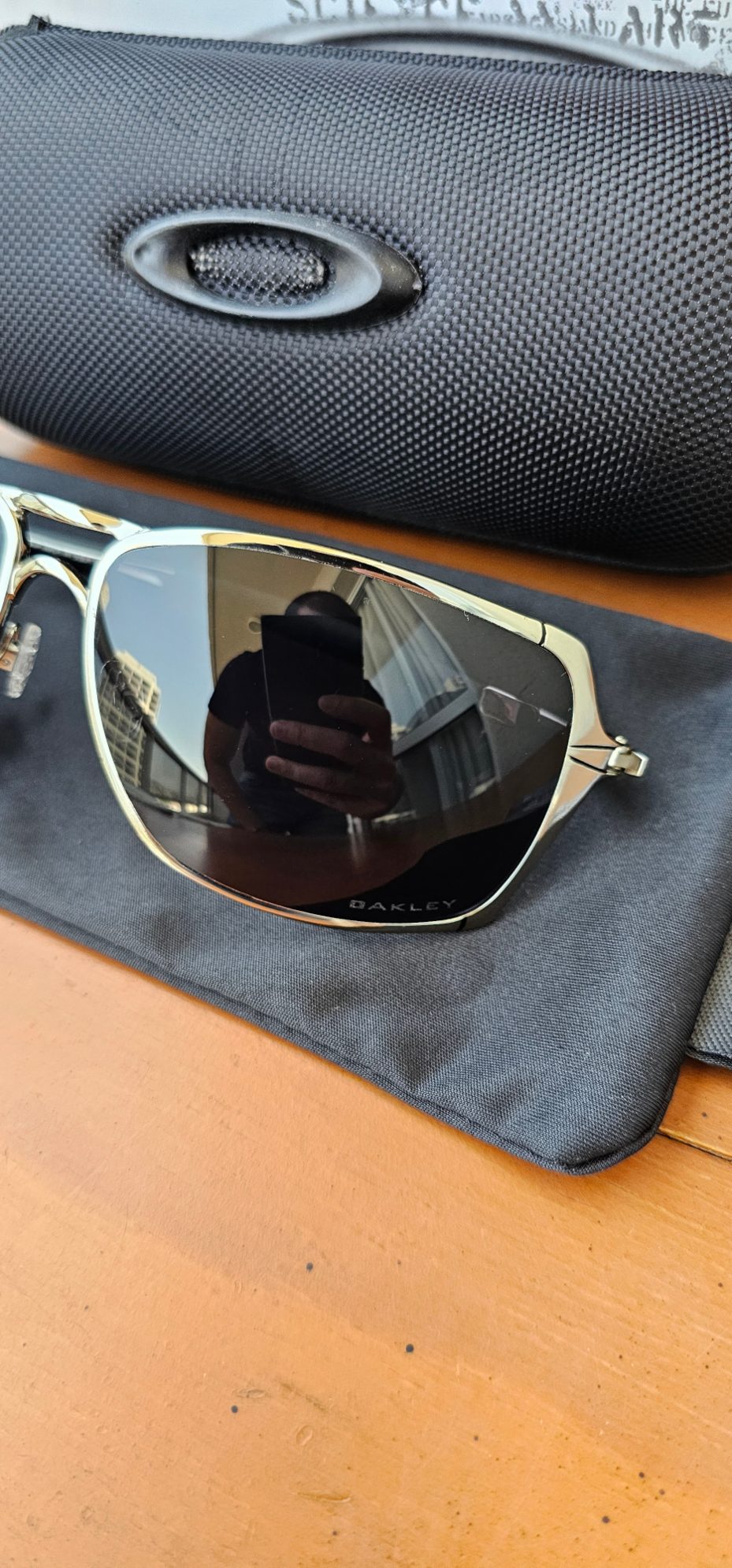 Inmate Armação Prata -  Lentes Black