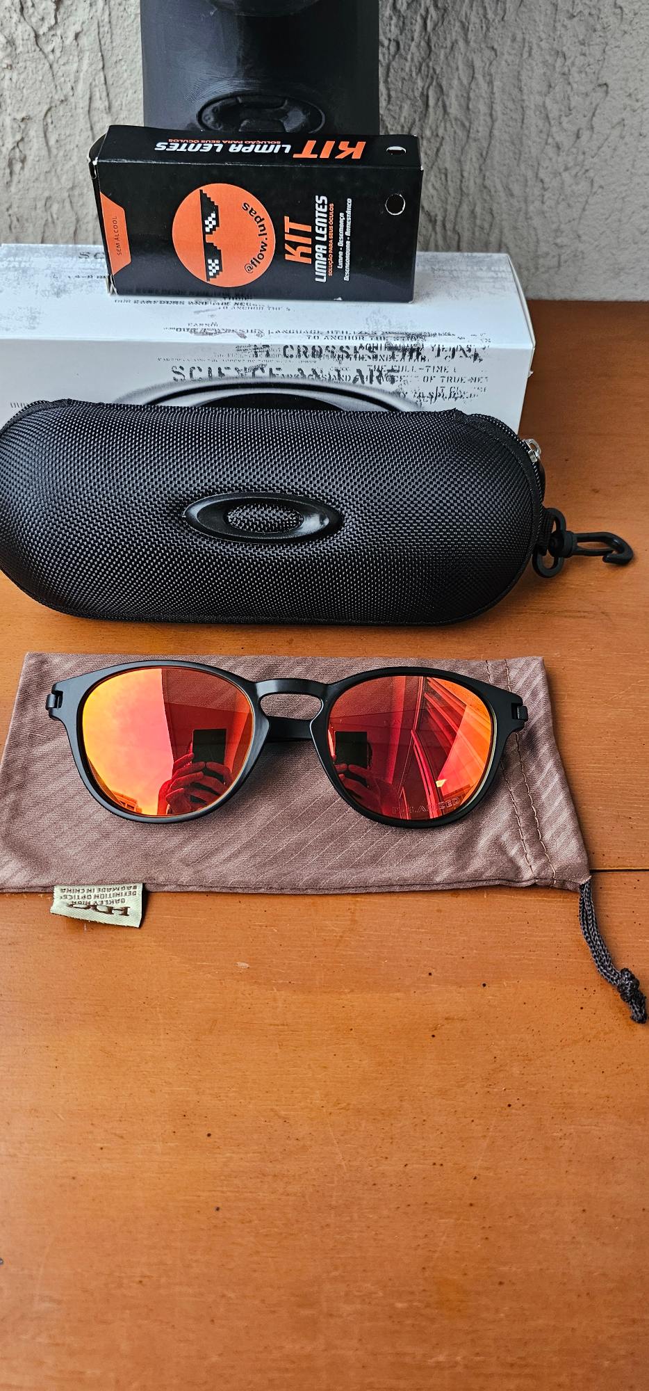 Latch Armação Preta