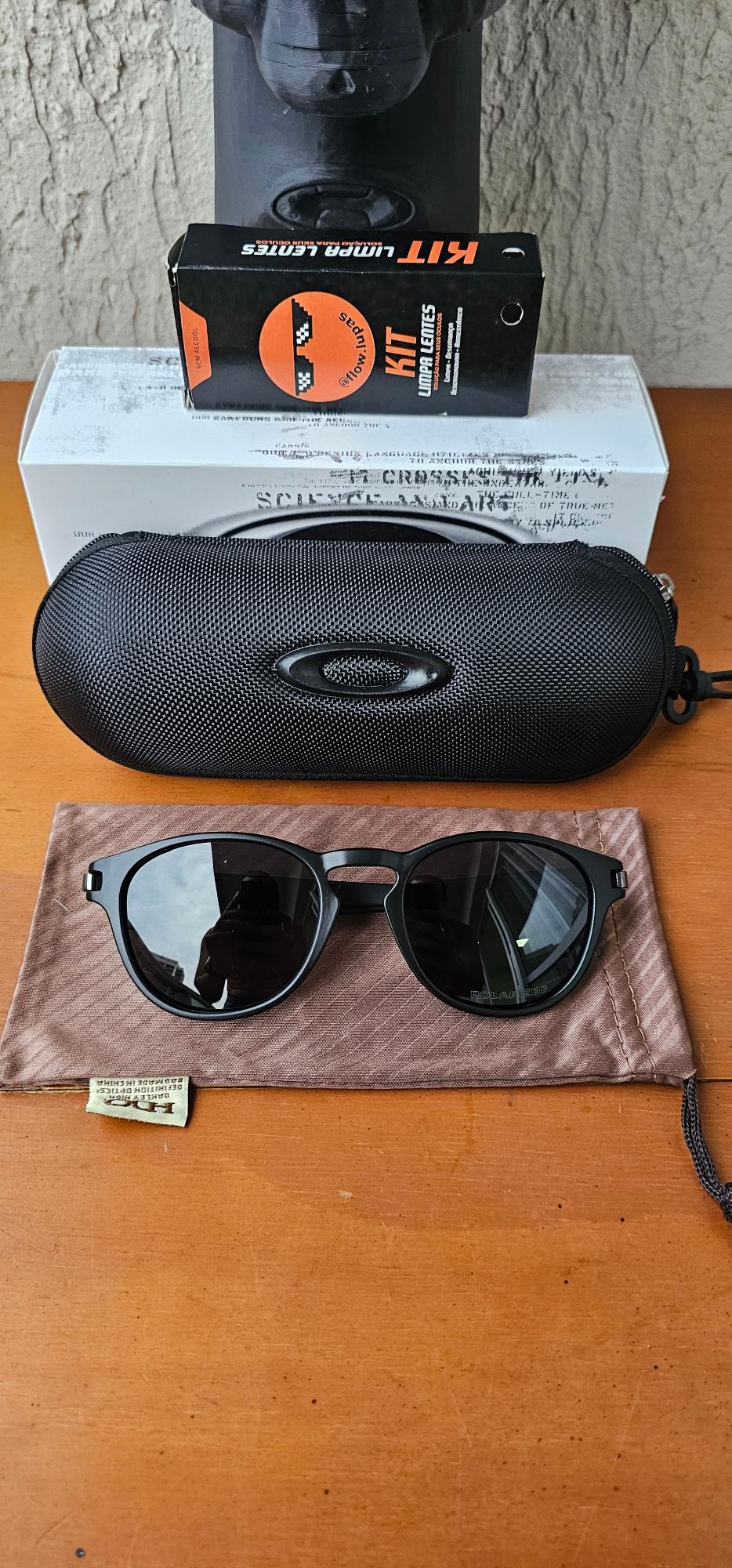 Latch Armação Preta