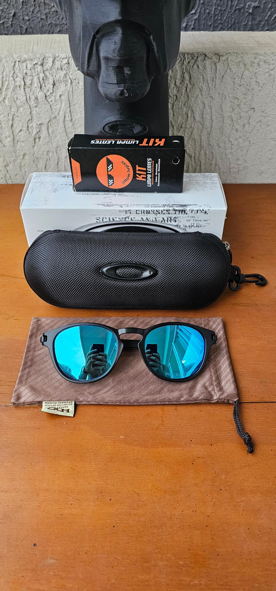 Latch Armação Preta